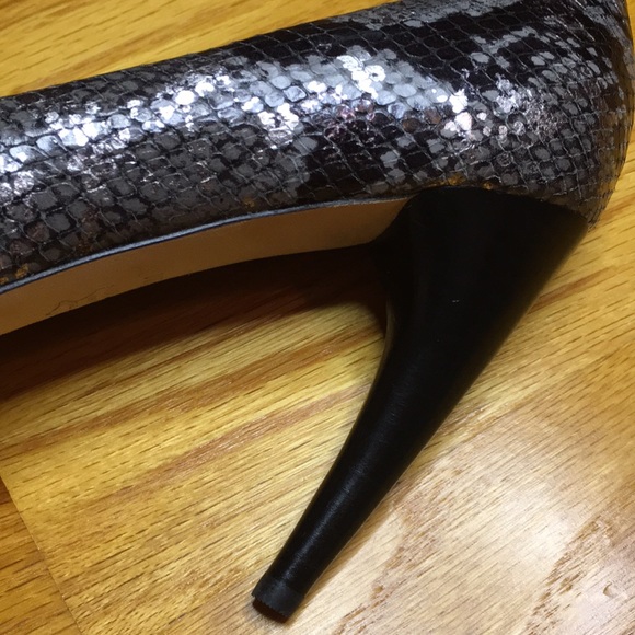 NEW Via Spiga Embry Snake Skin Peep-Toe Heels - Picture 8 of 8